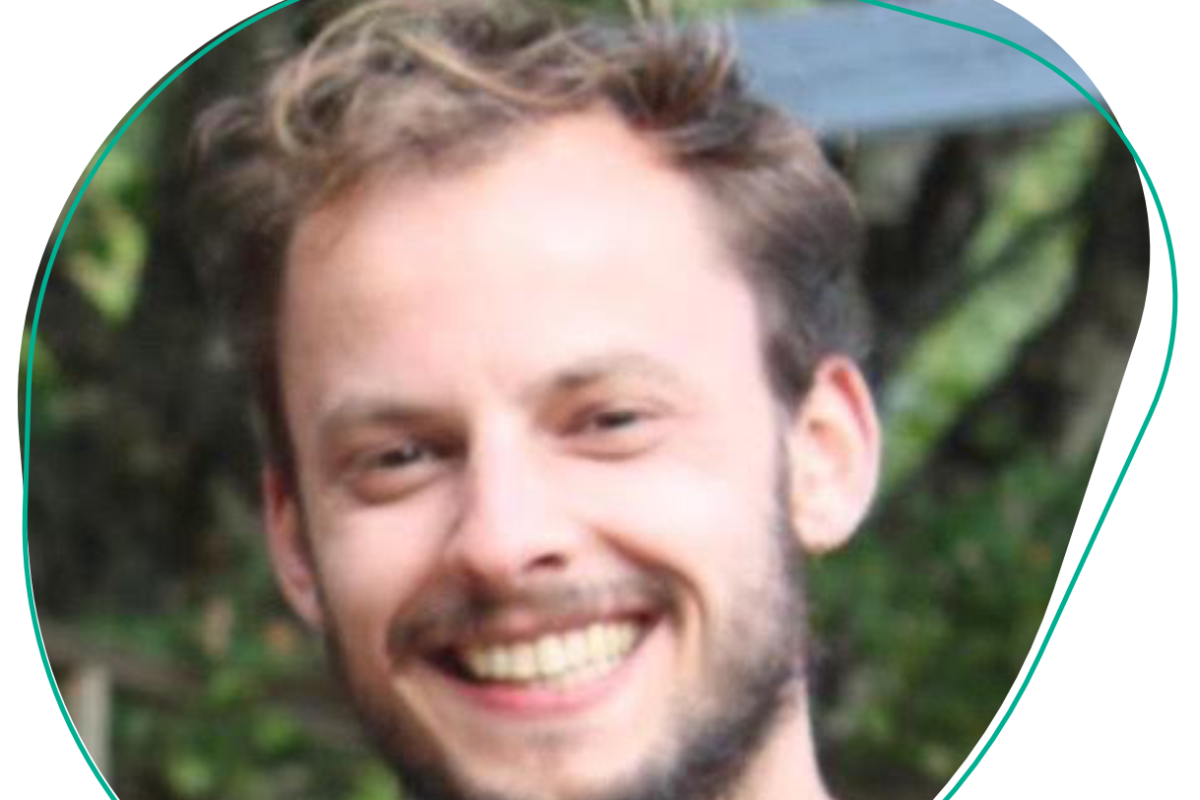 Wat een leuke en mooi opgezette training! De online cursus Voedselbos  heeft me een gedegen basiskennis gegeven en geïnspireerd om me verder te  verdiepen in de wondere wereld van het voedselbos.