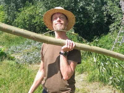 Deze cursus geeft een compleet beeld van wat een voedselbos inhoudt. Gestructureerd en overzichtelijk opgebouwd, precies wat ik nodig had als hovenier. De App is trouwens ook prettig. Een aanrader! - Ramon Gadellaa