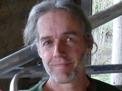 Met veel plezier heb ik de cursus gedaan, zeer inspirerend, informatie en uitgebreid. Je doet dat heel mooi, natuurlijk, bevlogen.
Ik hoop dat je veel mensen kan bereiken hiermee! - Peter Simons